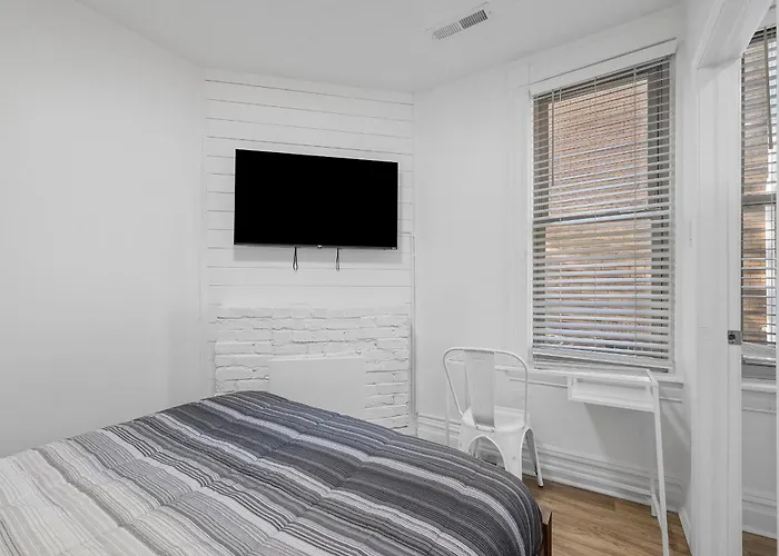 Shadyside 1b Cozy And Stylish Private Bedroom With Shared Bathroom Homestay