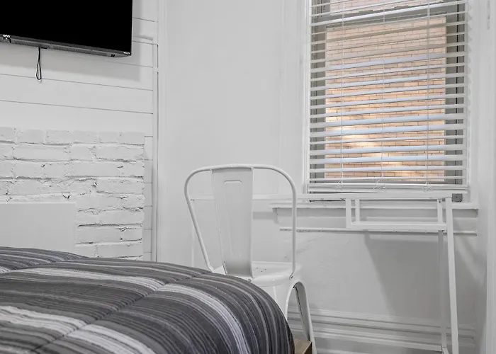 Shadyside 1b Cozy And Stylish Private Bedroom With Shared Bathroom Pittsburgh
