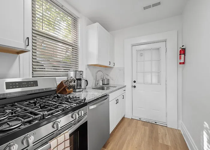 Shadyside 1b Cozy And Stylish Private Bedroom With Shared Bathroom Homestay
