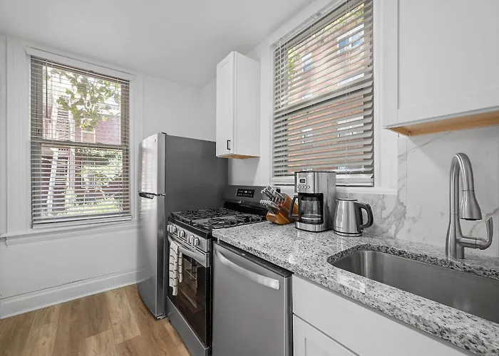 Shadyside 1b Cozy And Stylish Private Bedroom With Shared Bathroom