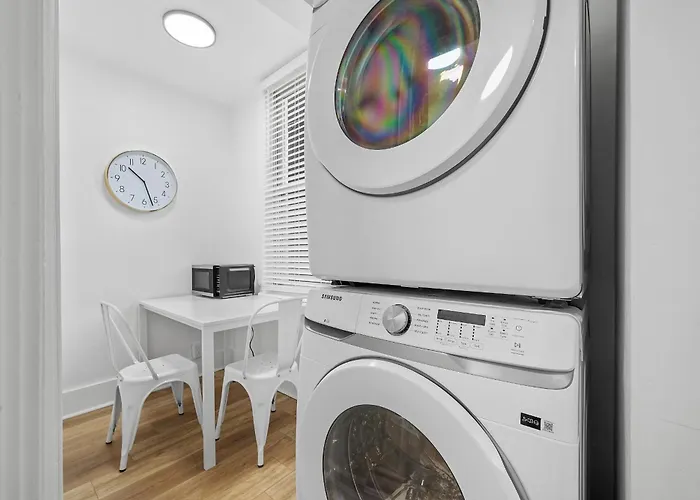 Homestay Shadyside 1b Cozy And Stylish Private Bedroom With Shared Bathroom